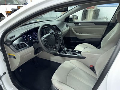 Hyundai Sonata 2.4L SE 2015