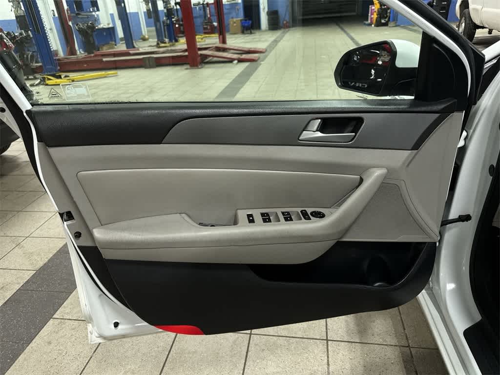 Hyundai Sonata 2.4L SE 2015