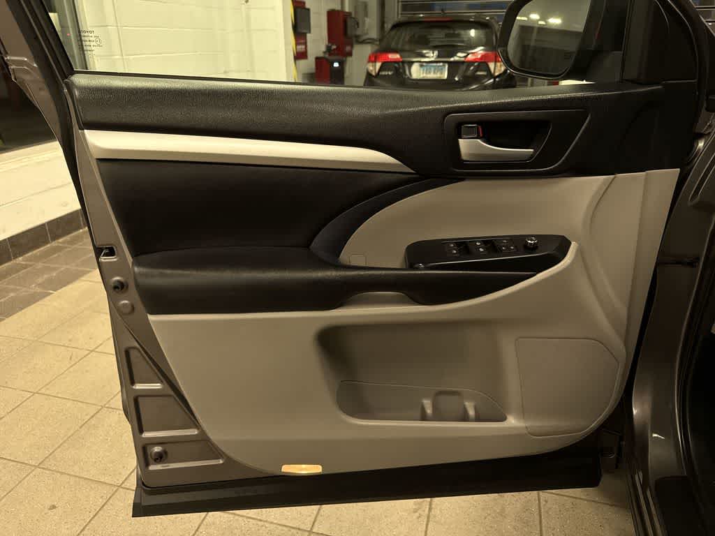 Toyota Highlander XLE 2017