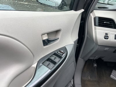 Toyota Sienna SE 2014