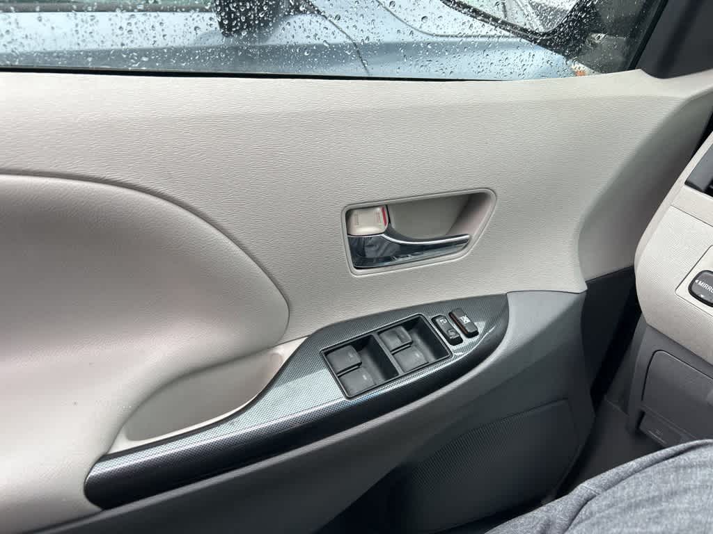 Toyota Sienna SE 2014