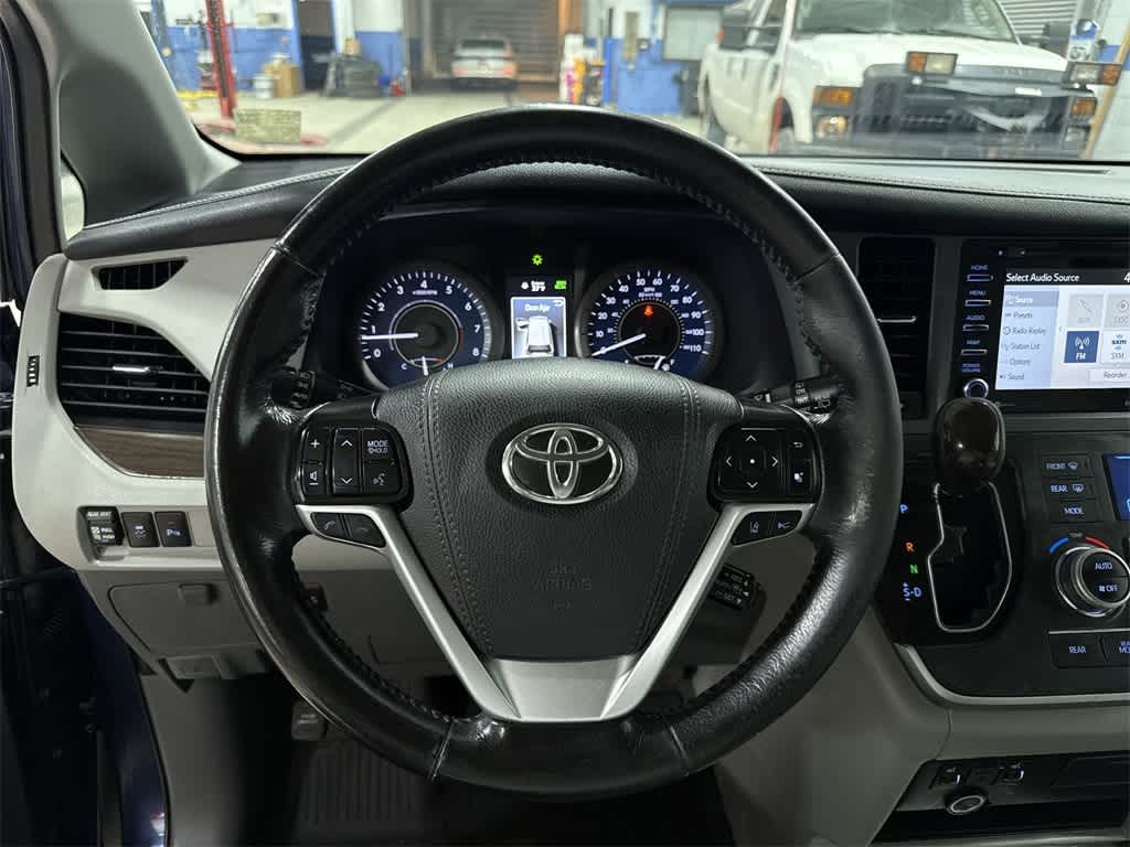 Toyota Sienna XLE 2020