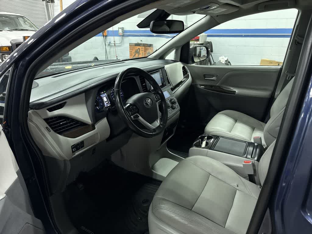 Toyota Sienna XLE 2020