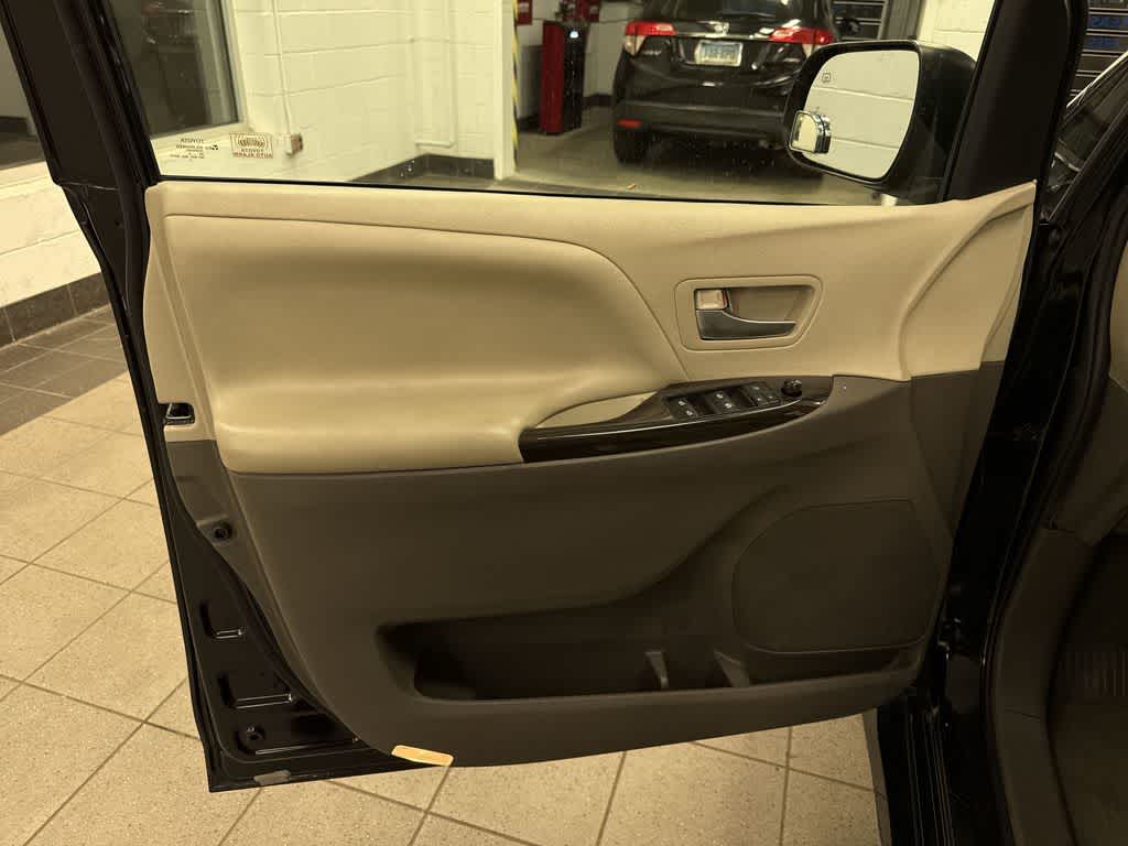 Toyota Sienna XLE 2020