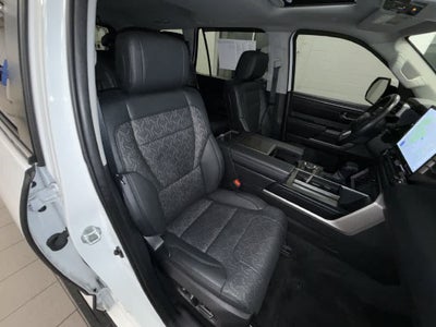 Toyota Sequoia SR5 2024