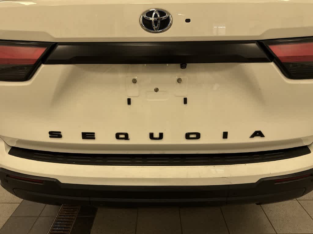Toyota Sequoia SR5 2024