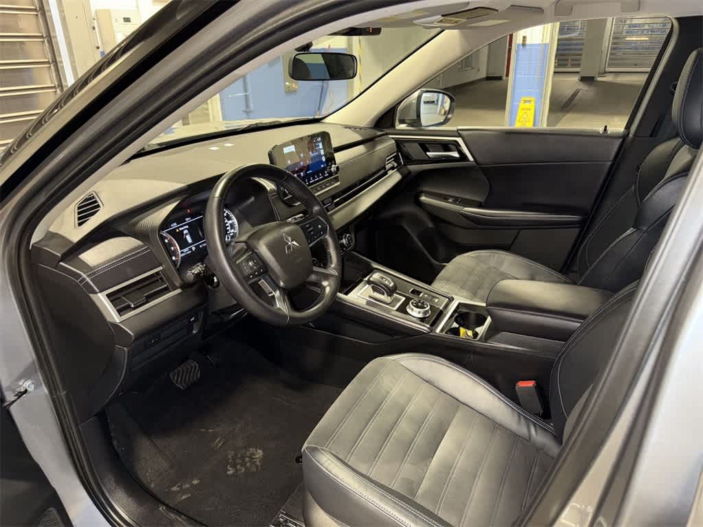 Mitsubishi Outlander SE 2023