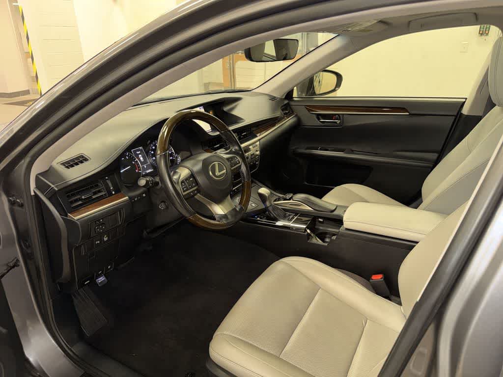 2016 Lexus ES 350 4dr Sdn