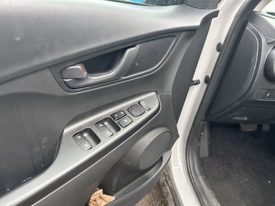 Hyundai Kona SE 2023