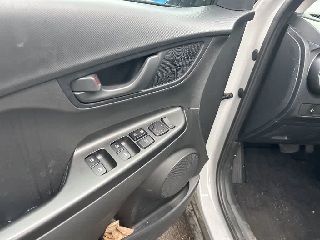 Hyundai Kona SE 2023