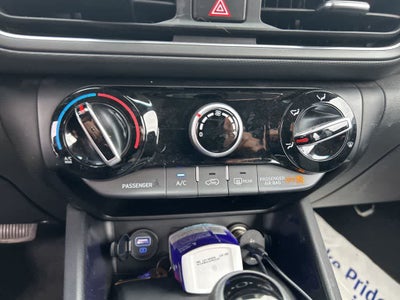 Hyundai Kona SE 2023