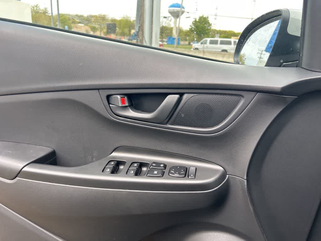 Hyundai Kona SE 2023
