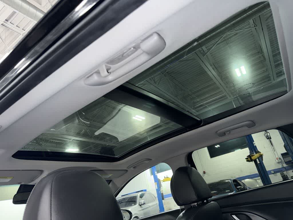 Hyundai Elantra GT automático de 2019