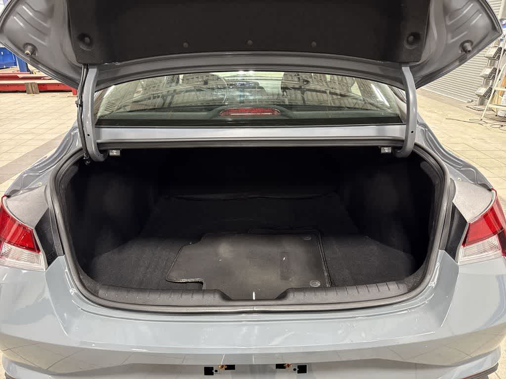 Hyundai Elantra SE 2022