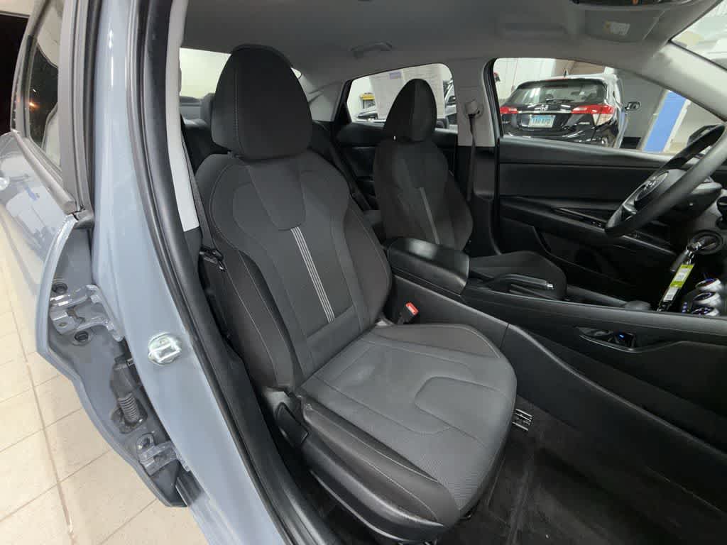 Hyundai Elantra SE 2022