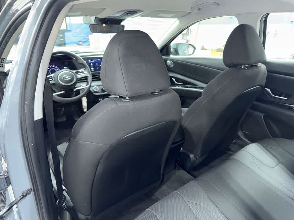 Hyundai Elantra SE 2022