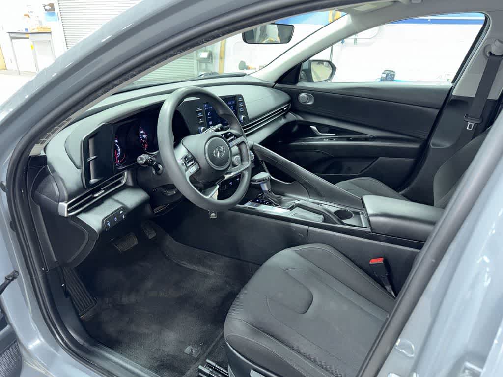 Hyundai Elantra SE 2022