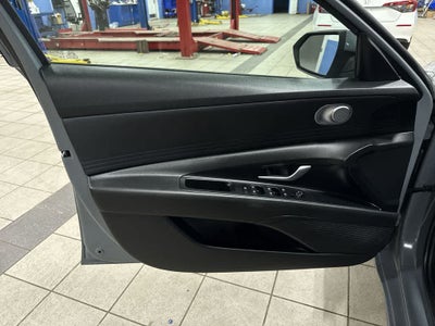 Hyundai Elantra SE 2022