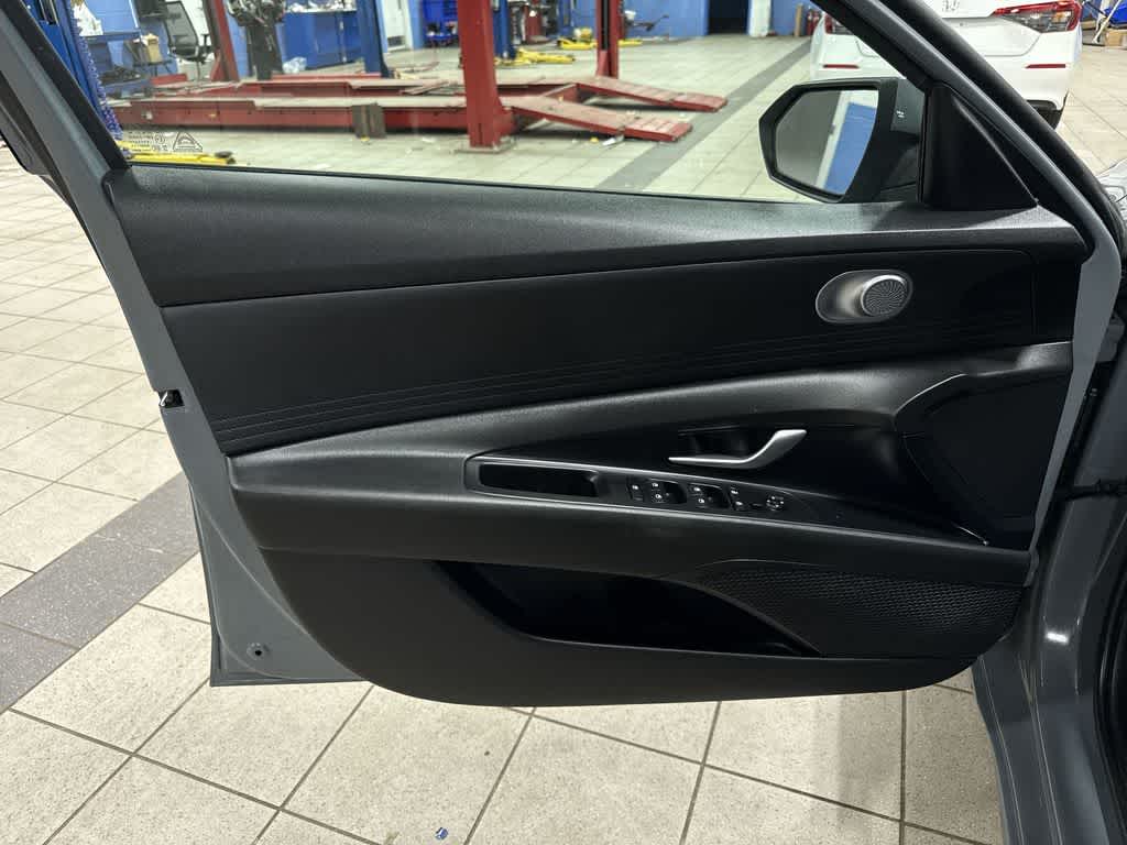 Hyundai Elantra SE 2022