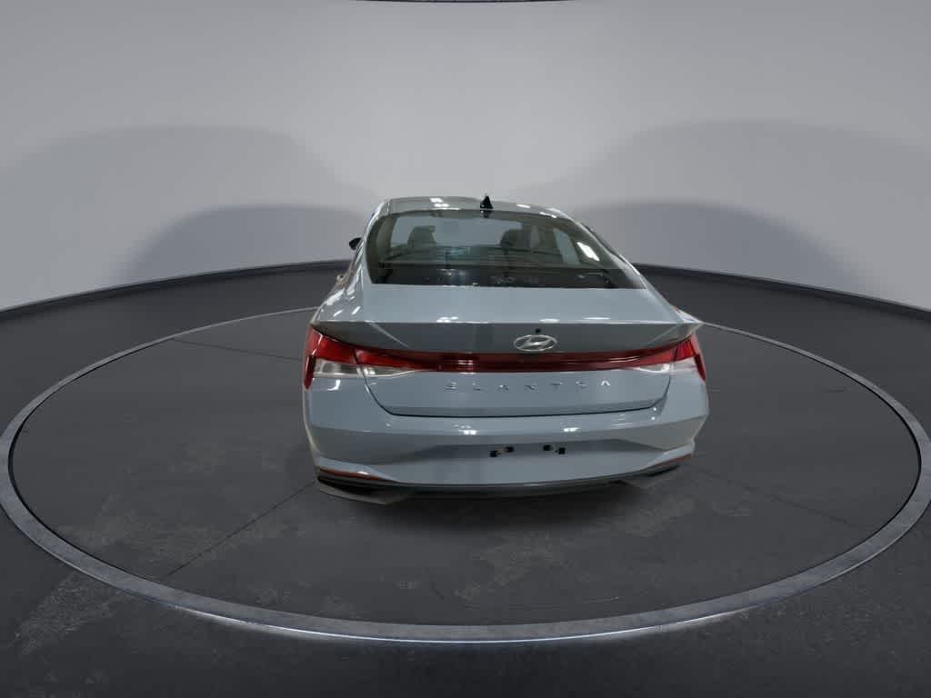 Hyundai Elantra SE 2022