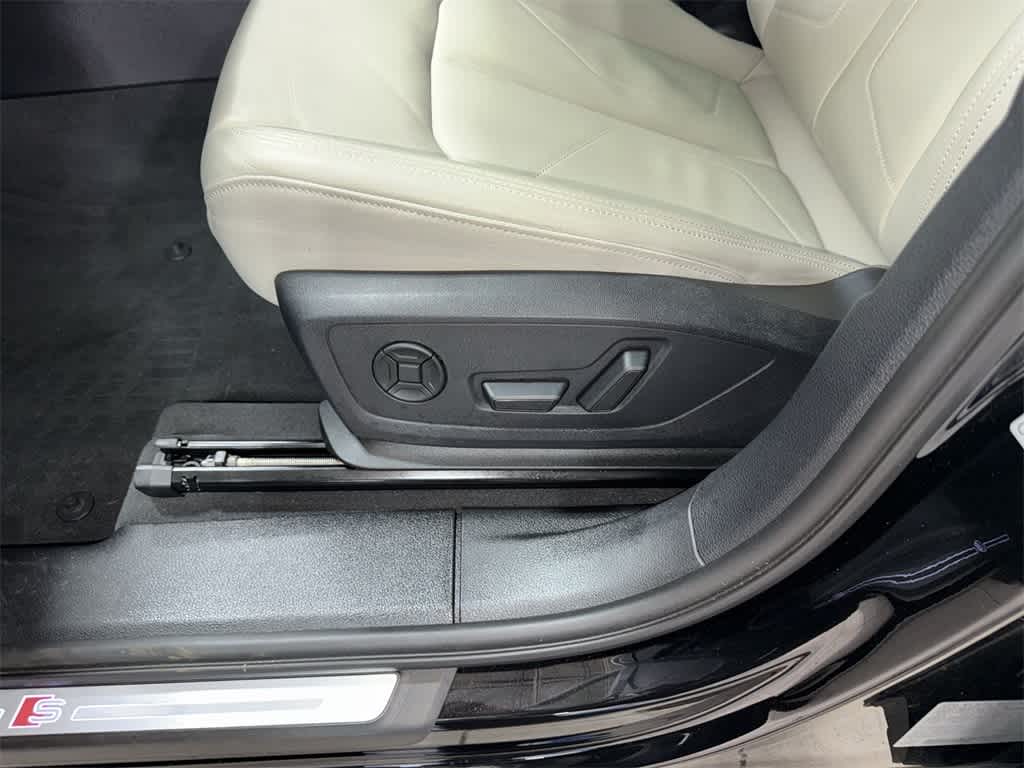 Audi Q3 S line Premium 2024