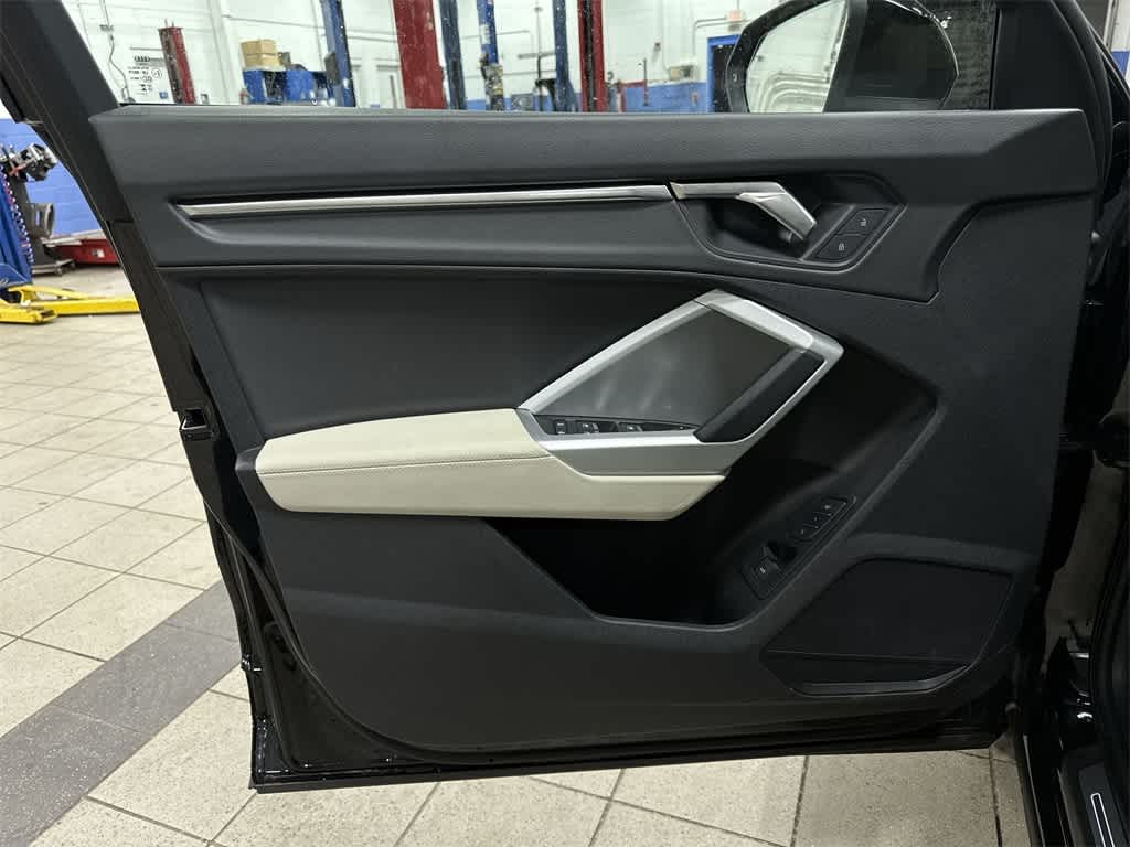 Audi Q3 S line Premium 2024