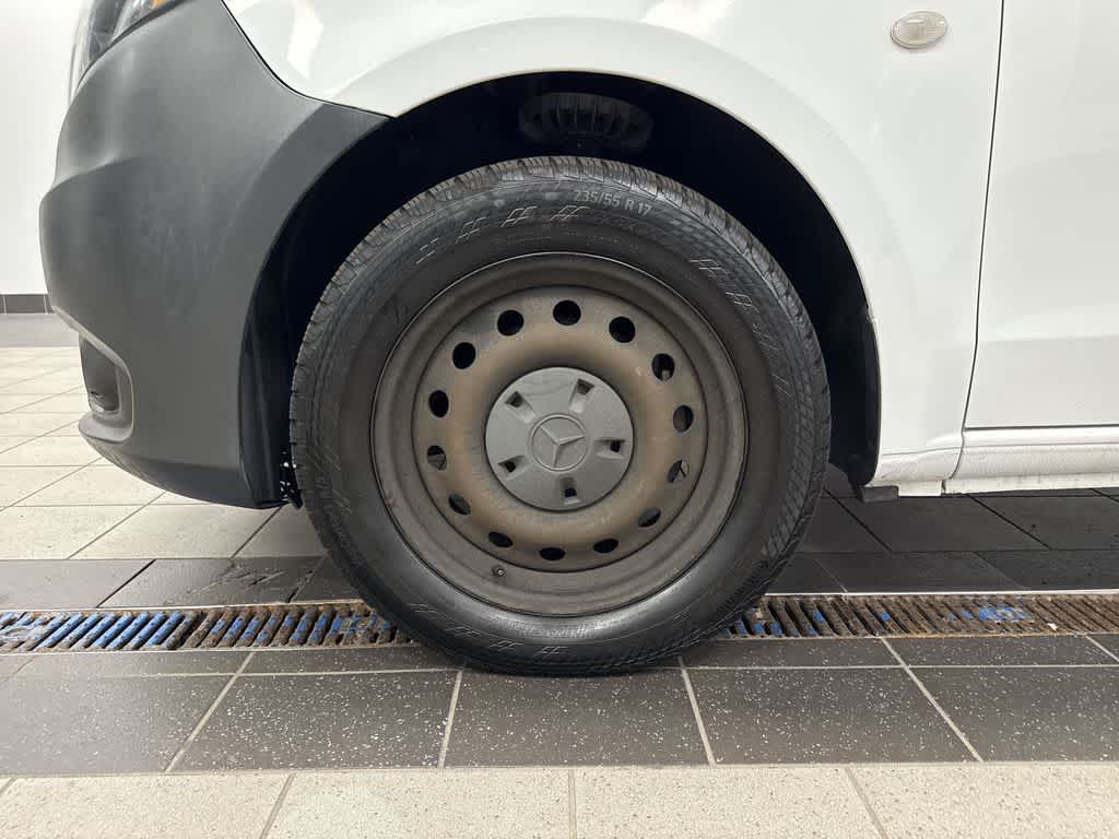 Furgoneta de carga Mercedes-Benz Metris 2017, techo estándar, distancia entre ejes de 126"