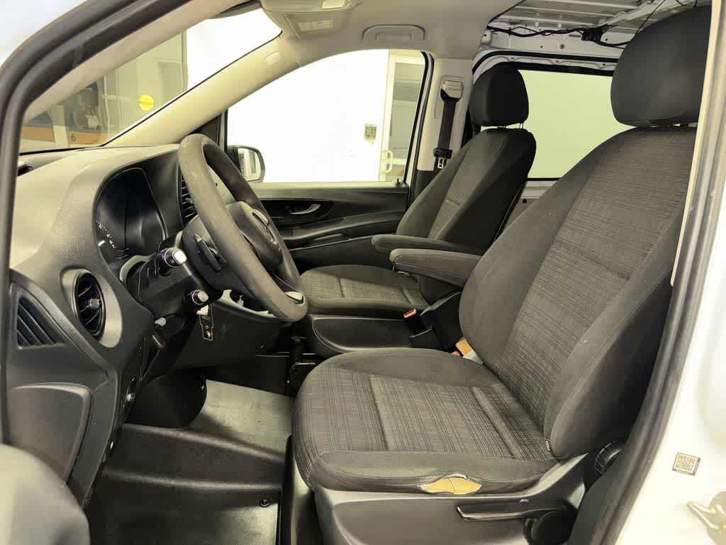 Furgoneta de carga Mercedes-Benz Metris 2017, techo estándar, distancia entre ejes de 126"