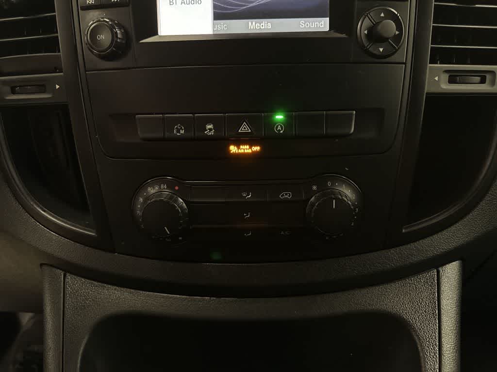 Furgoneta de carga Mercedes-Benz Metris 2017, techo estándar, distancia entre ejes de 126"