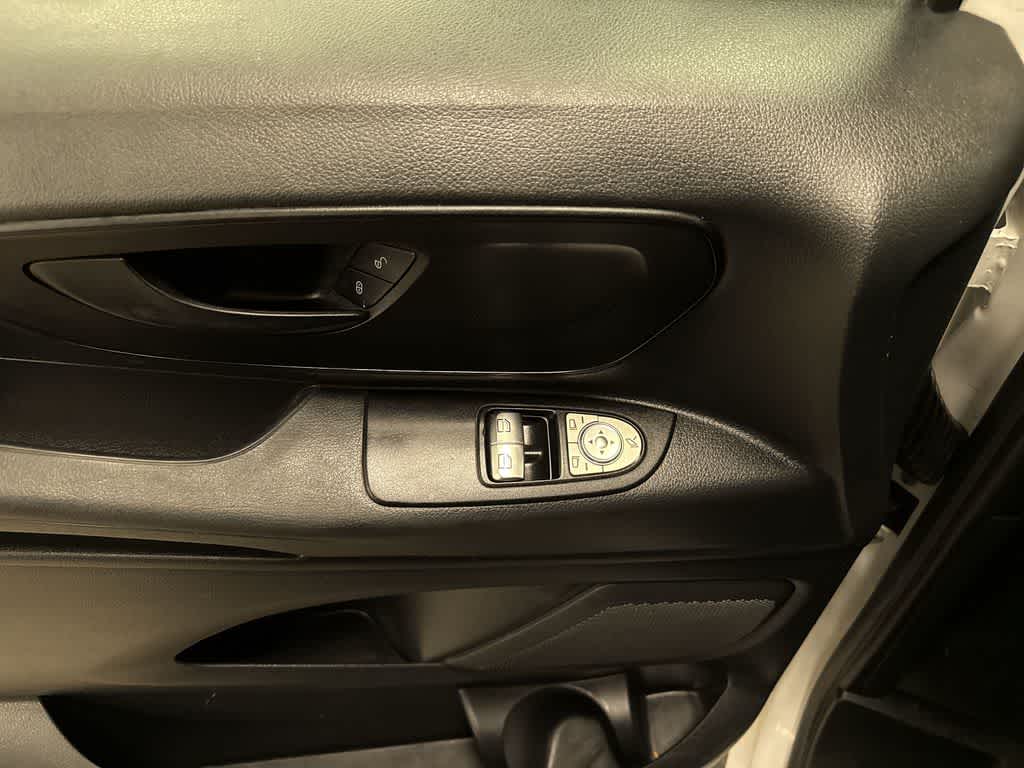 Furgoneta de carga Mercedes-Benz Metris 2017, techo estándar, distancia entre ejes de 126"