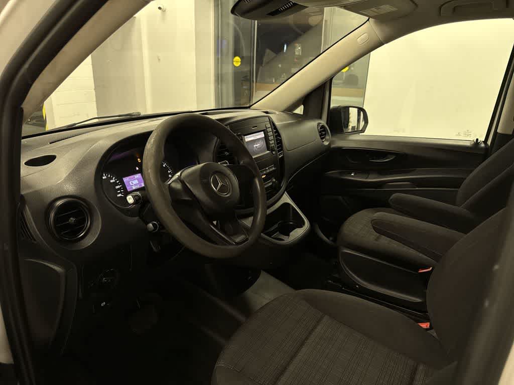 Furgoneta de carga Mercedes-Benz Metris 2017, techo estándar, distancia entre ejes de 126"