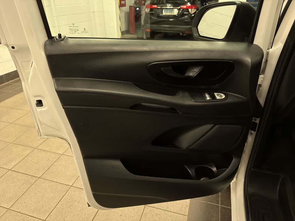 Furgoneta de carga Mercedes-Benz Metris 2017, techo estándar, distancia entre ejes de 126"
