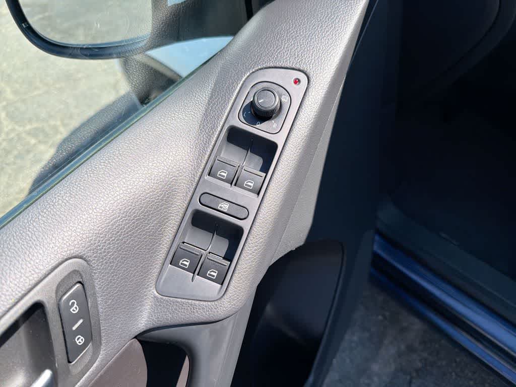 Volkswagen Tiguan S 2016