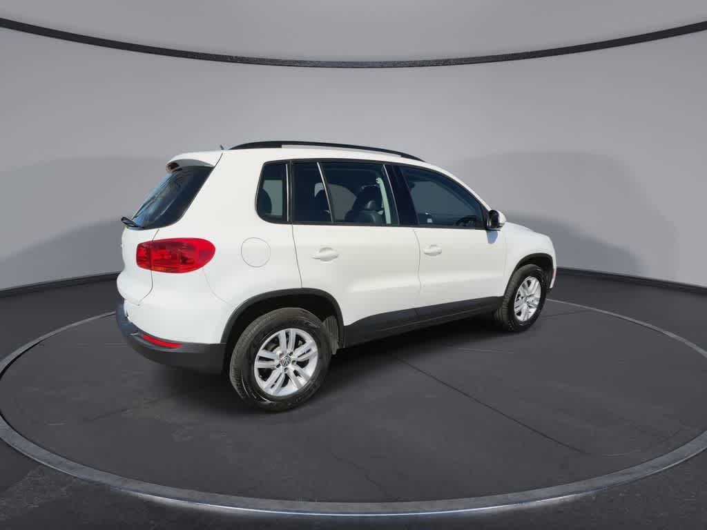 Volkswagen Tiguan S 2016