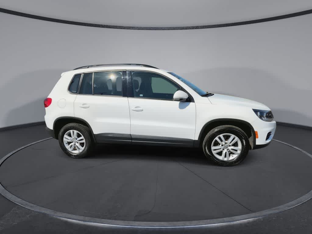 Volkswagen Tiguan S 2016