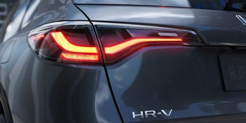 Diseño de las luces traseras del Honda HR-V 2026, con elementos de iluminación elegantes y modernos.